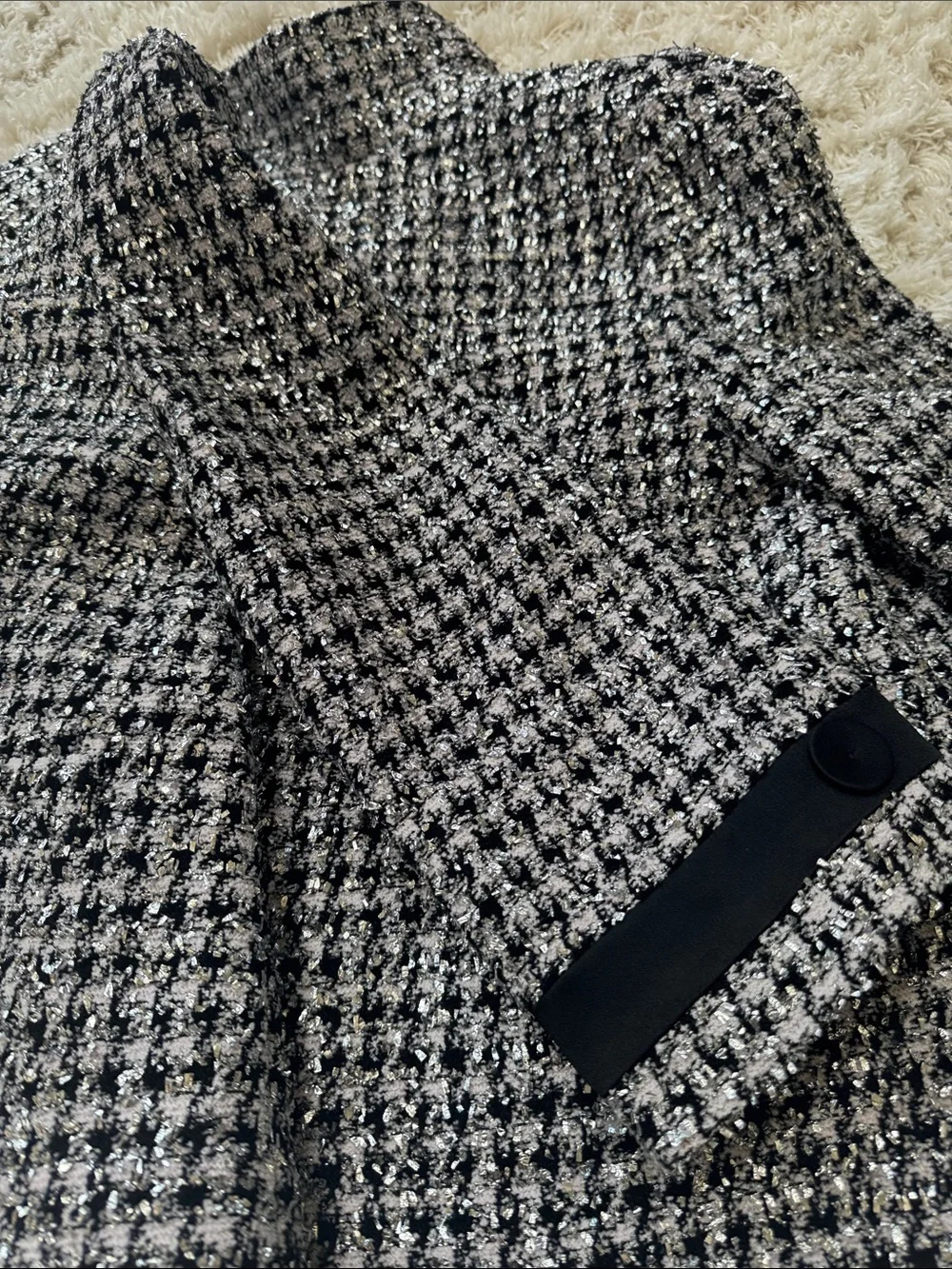 St. John Black, White, and Silver Tweed Collar Jacket-NEW Size 4 - Picture 6 of 7